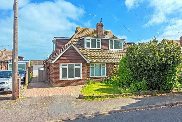 3 Bedroom Bungalow To Rent In Hales Road, Sittingbourne, Kent, ME10