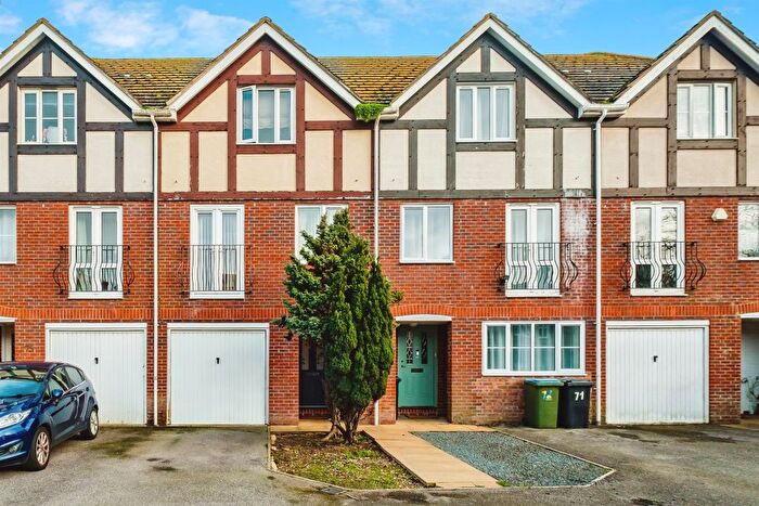 4 Bedroom Terraced House For Sale In Norfolk Road, Littlehampton, BN17