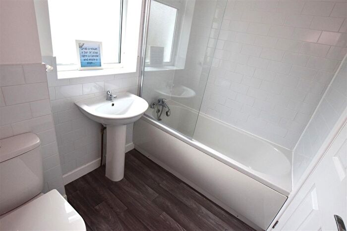 2 Bedroom Flat To Rent In Langdon Road, Rochester, ME1