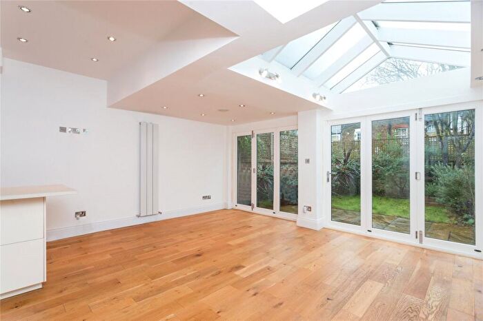 2 Bedroom Flat To Rent In Solent Road, West Hampstead, NW6