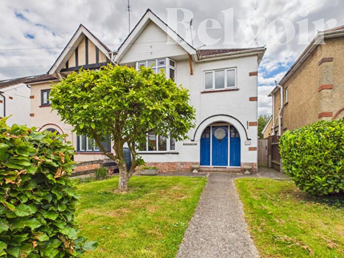 3 Bedroom Semi-Detached House For Sale In Winchester Road, Basingstoke, RG21