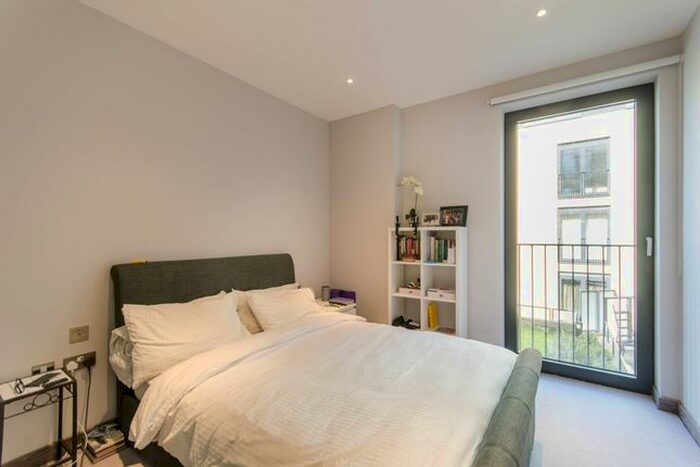 1 Bedroom Flat To Rent In Drapers Yard, Wandsworth Town, London, SW18