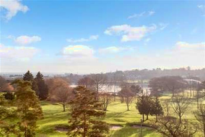 2 Bedroom Flat To Rent In Lakeview Court, SW19