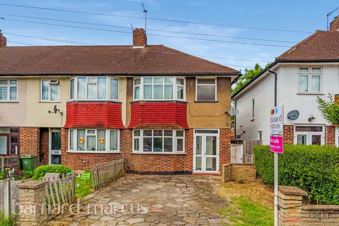 3 Bedroom Semi-Detached House For Sale In Chatsworth Gardens, New Malden, KT3