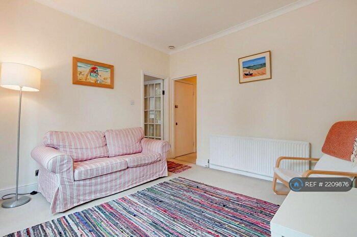 2 Bedroom Flat To Rent In Kennington Park Place, London, SE11