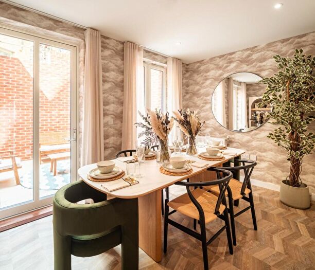 3 Bedroom Town House For Sale In Trinity Park, Propect Vale Woolwich, SE18