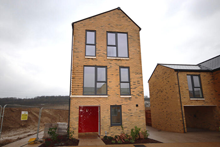 3 Bedroom Detached House To Rent In Savery Avenue, Western Cross, DA10