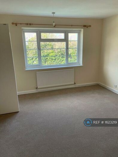 2 Bedroom Maisonette To Rent In Peaches Close, Sutton, SM2