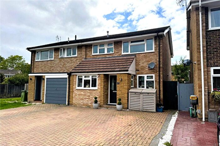 3 Bedroom Semi-Detached House For Sale In Charlecote Close, Farnborough, Hampshire, GU14