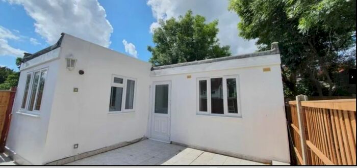 1 Bedroom Flat To Rent In Ennismore Avenue, Greenford, Greater London, UB6