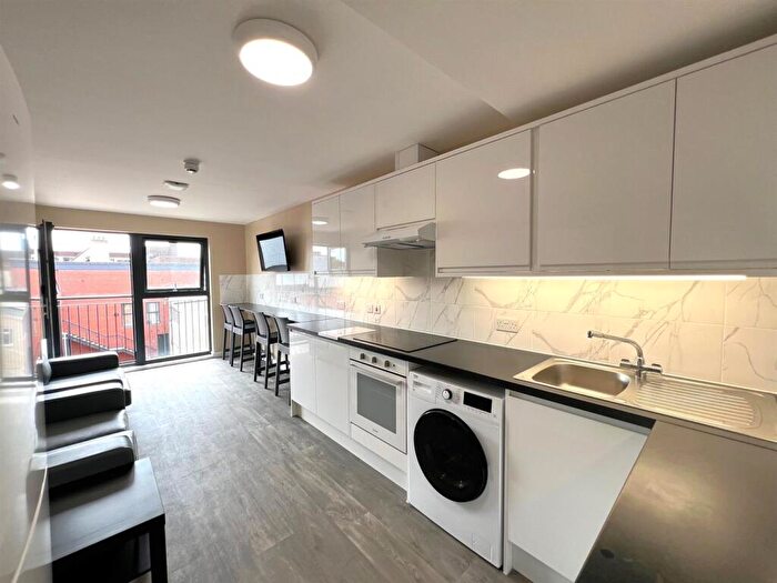4 Bedroom Flat To Rent In Stokes Croft, Bristol, BS2
