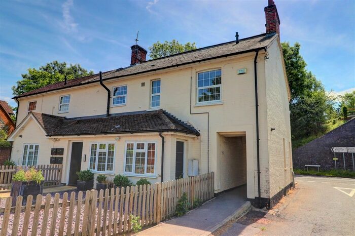 2 Bedroom Flat To Rent In Wellington House, Lower Icknield Way, Longwick, Buckinghamshire, HP27