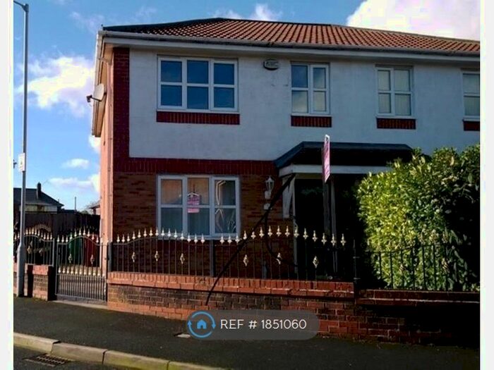3 Bedroom Semi-Detached House To Rent In Greetland Drive, Manchester, M9