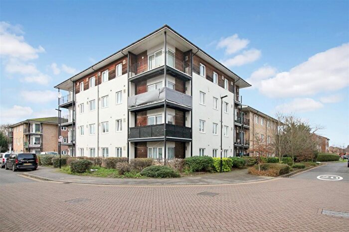 2 Bedroom Flat For Sale In Bennett Close, Hounslow, TW4