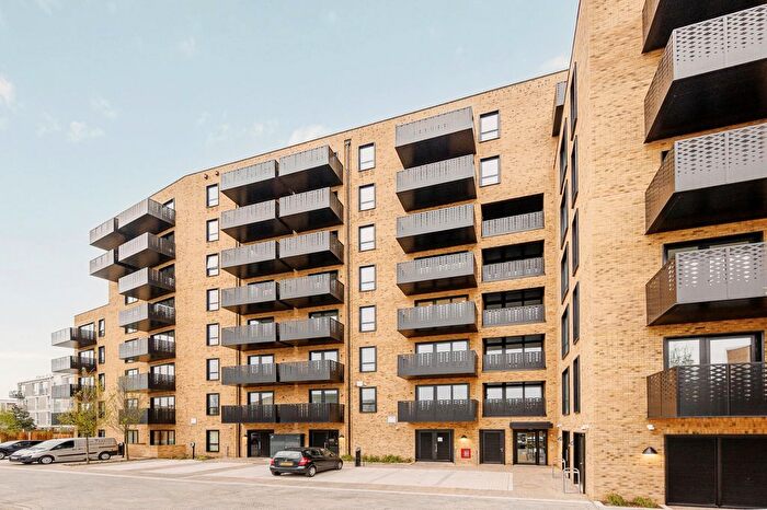 2 Bedroom Flat For Sale In Sarsen House, Middle Road, Hanwell, W7