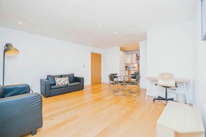 1 Bedroom Flat To Rent In Bute Terrace, Cardiff, CF10