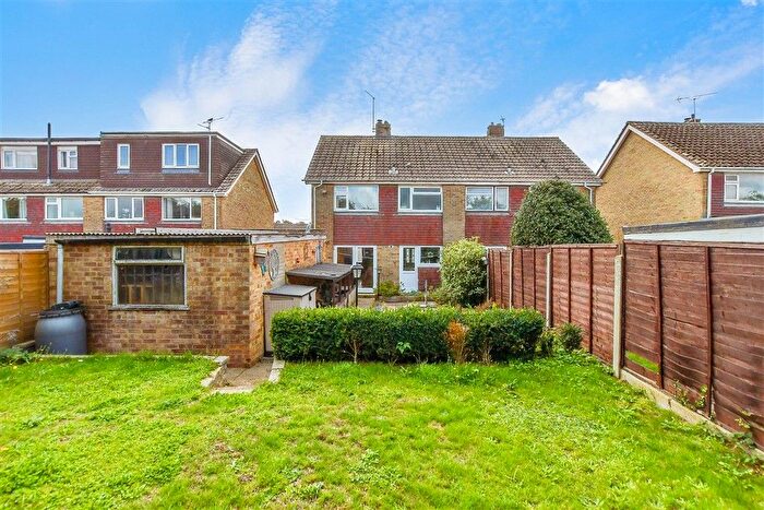 3 Bedroom Semi-detached House For Sale In Broomshaw Road, Barming, Kent, ME16