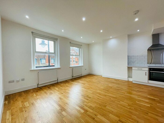 1 Bedroom Flat To Rent In Tooting High Street, Tooting Broadway, SW17