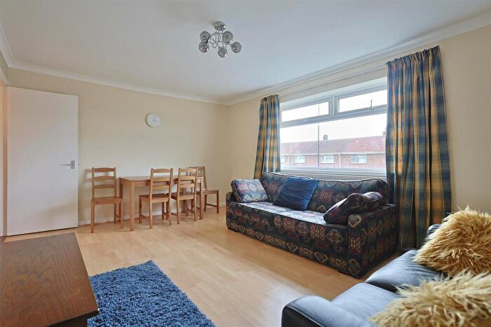 2 Bedroom Flat To Rent In Stoneleigh Avenue, Longbenton, Newcastle Upon Tyne, NE12
