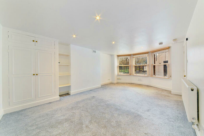 Apartment To Rent In The Gardens, East Dulwich London, SE22