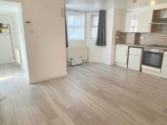 1 Bedroom Flat To Rent In Mildenhall Road, Hackney, E5