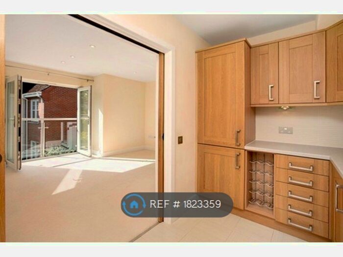 2 Bedroom Flat To Rent In Aliston House, Exmouth, EX8