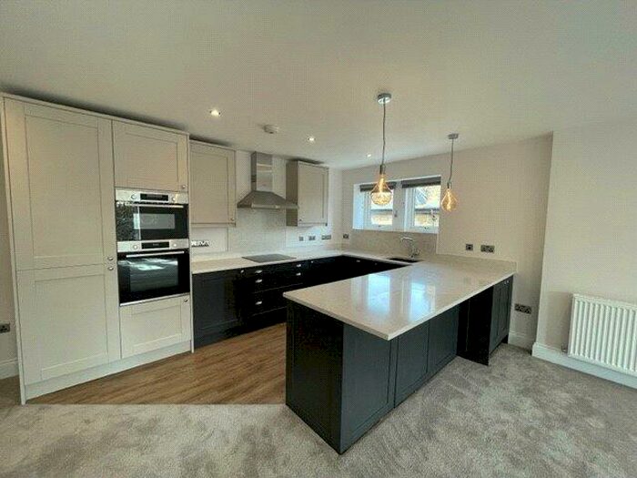 2 Bedroom Flat To Rent In Brook Street, Ilkley, West Yorkshire, LS29