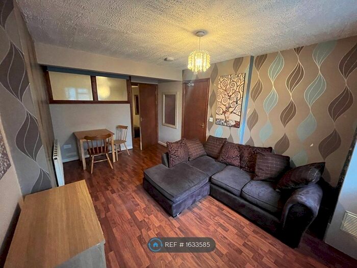 1 Bedroom Flat To Rent In Manor Road, Manselton, Swansea, SA5