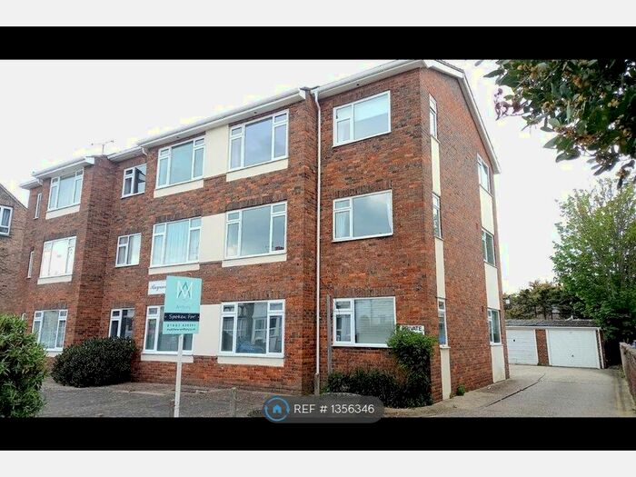 1 Bedroom Flat To Rent In Raymede House, Worthing, BN11
