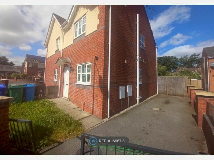 2 Bedroom Semi-Detached House To Rent In Broadoak Drive, Manchester, M22