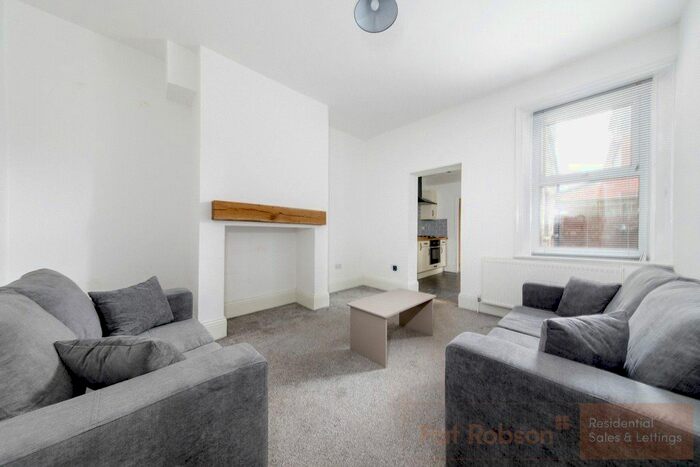 2 Bedroom Flat To Rent In Salters Road, Gosforth, Newcastle Upon Tyne, Tyne Amp; Wear, NE3