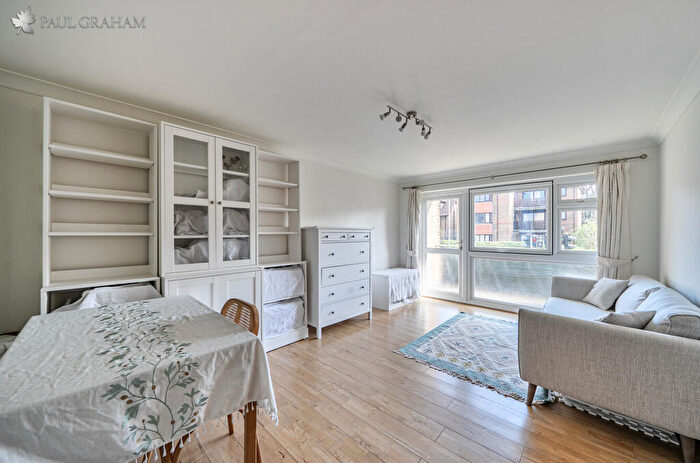 1 Bedroom Flat For Sale In Cypress Court, Cheam Road, SM1