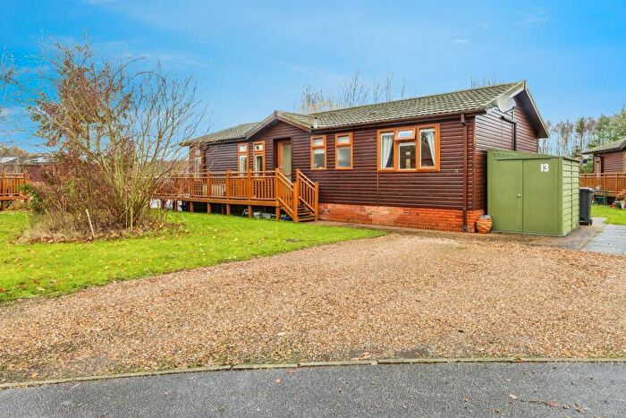 3 Bedroom Park Home For Sale In Woodcock Lane, Lincoln, LN1