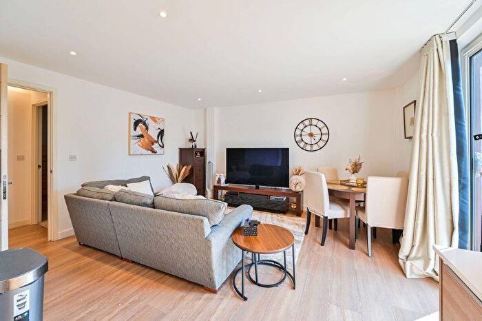2 Bedroom Flat For Sale In Grand Canal Avenue, Rotherhithe, London, SE16