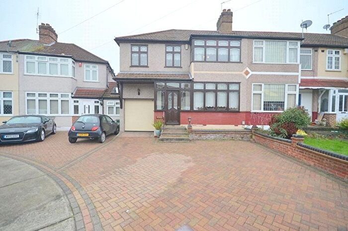 4 Bedroom End Of Terrace House To Rent In Shelley Avenue, Hornchurch, Essex, RM12