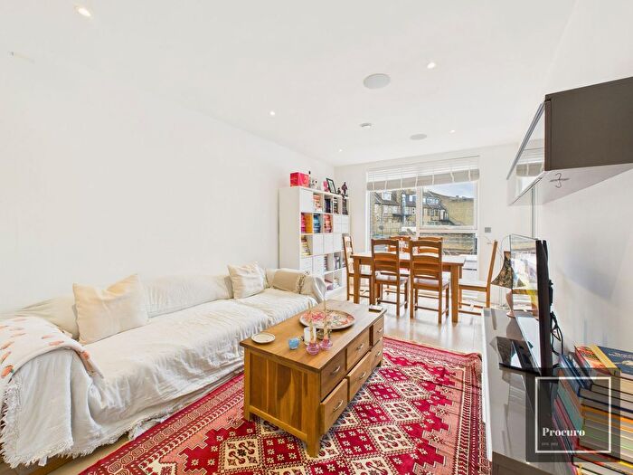 2 Bedroom Flat To Rent In Stockwell Park Walk, London, SW9