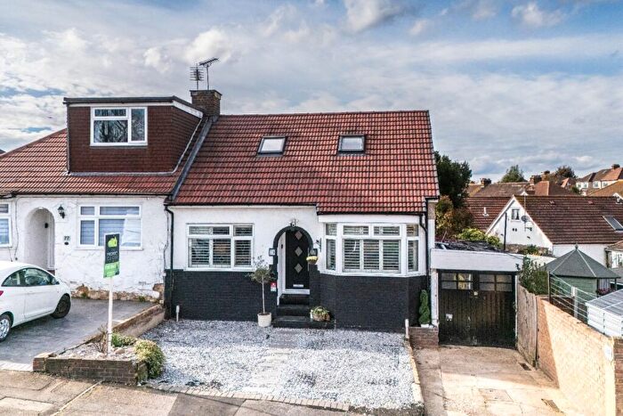 3 Bedroom Semi-Detached Bungalow For Sale In Wenvoe Avenue, Bexleyheath, DA7