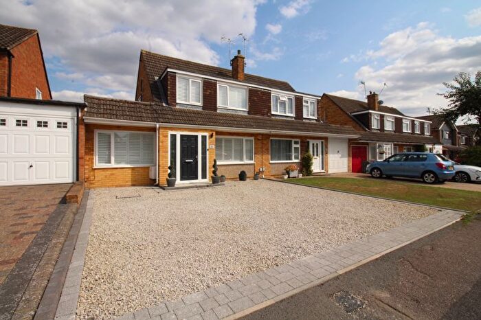 4 Bedroom Semi-detached House For Sale In Fleming Way, Tonbridge, TN10