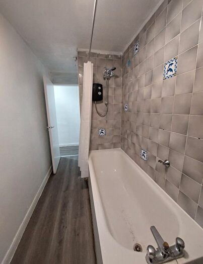 2 Bedroom Flat To Rent In Sunbury-On-Thames, TW16