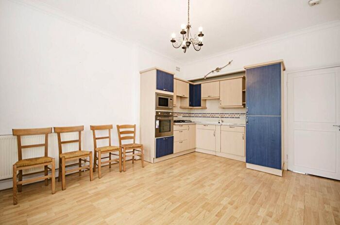 1 Bedroom Apartment To Rent In Golders Green Road, London, NW11