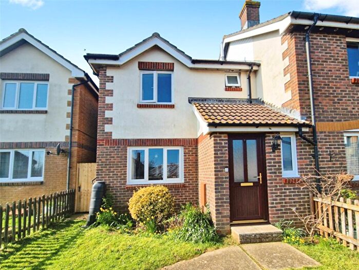 3 Bedroom End Of Terrace House For Sale In Stroud Road, Freshwater, Isle Of Wight, PO40