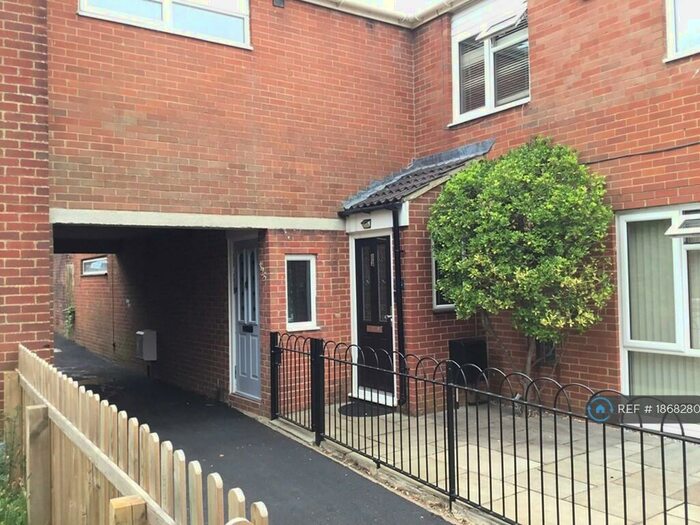 4 Bedroom End Of Terrace House To Rent In Quilter Road, Basingstoke, RG22