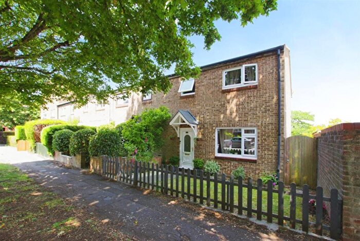 3 Bedroom End Of Terrace House For Sale In Oakham Close, Toothill, Swindon, SN5