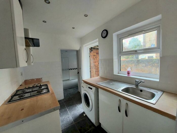2 Bedroom Flat To Rent In Markhouse Road, Walthamstow, E17
