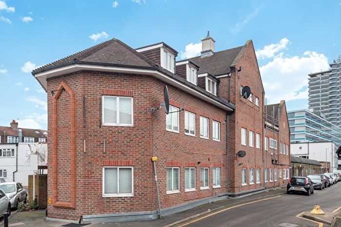 2 Bedroom Flat For Sale In Tolworth Close, Surbiton, KT6