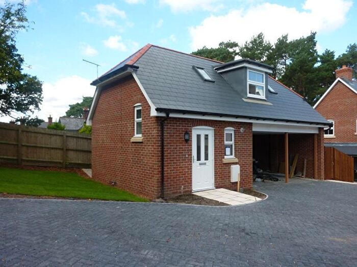 1 Bedroom Detached House To Rent In Ringwood Road St Ives, BH24