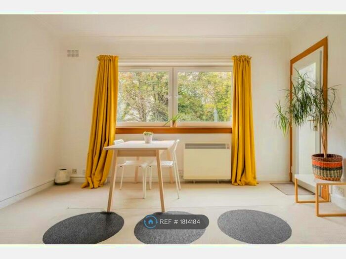 2 Bedroom Flat To Rent In Trinity Court, Edinburgh, EH5