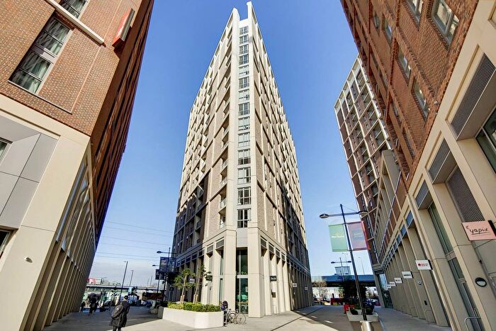 2 Bedroom Flat To Rent In Silvertown Way, Canning Town, London, E16