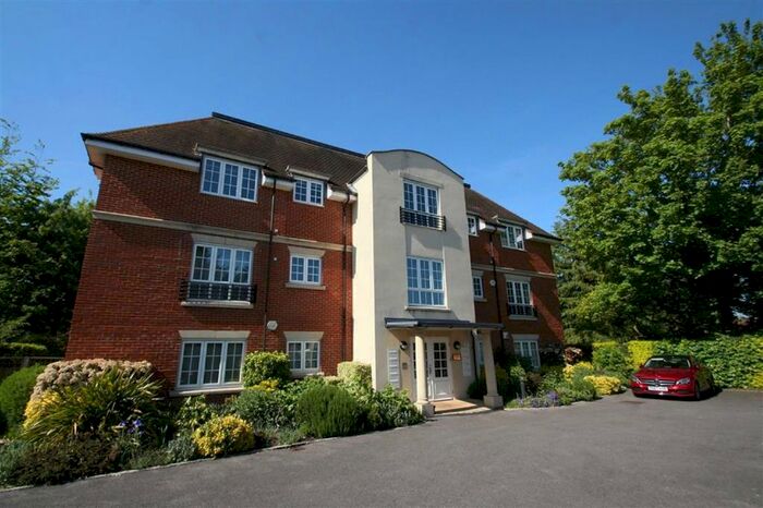 2 Bedroom Flat To Rent In St. Johns Road, Newbury RG14