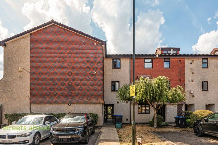 1 Bedroom Flat For Sale In Derwent Road, London, SW20